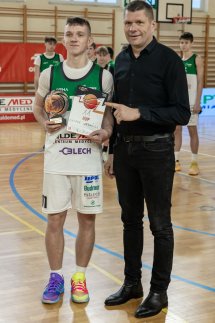 741b93ae-122f-4186-9d77-ee70943c4af4